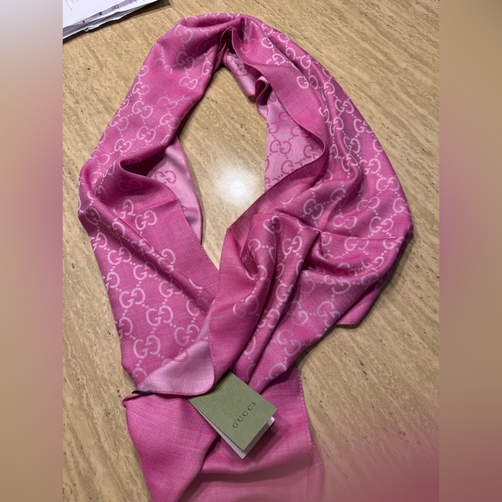 Gucci NWTS monogram GG pink silk/wool scarf - Picture 3 of 11